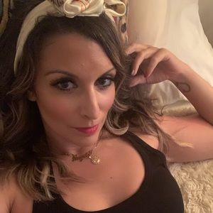 ⚡️MEET YOUR SELLER!⚡️💋